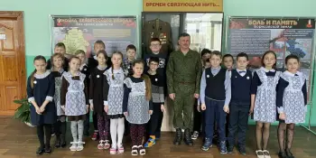Интерактивная экскурсия 4а класса по школьной экспозиции, посвященная 105 годовщине образования Вооруженных Сил.